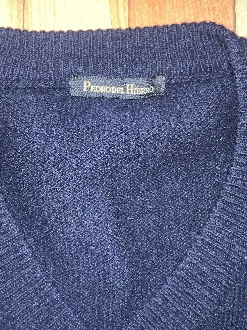 Pedro Hierro men’s V-Neck Lambswool Sweater in Navy Blue Size XL